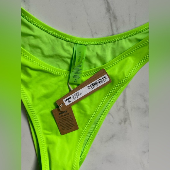 SKIMS bright neon green bikini set Size medium - Picture 6 of 12